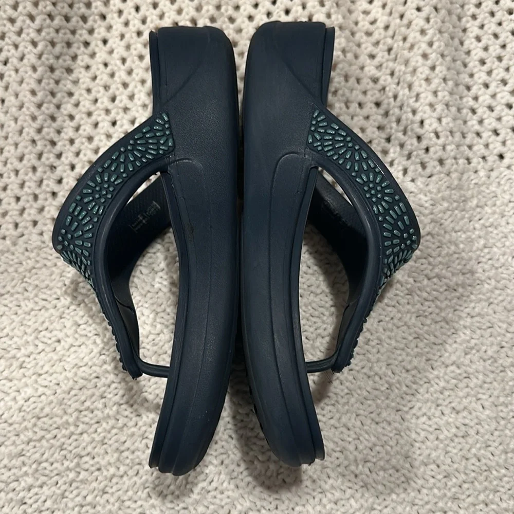 Crocs Womens Wedge Sandals 10W Blue Monterey Diamante Flip Flop Dual Comfort